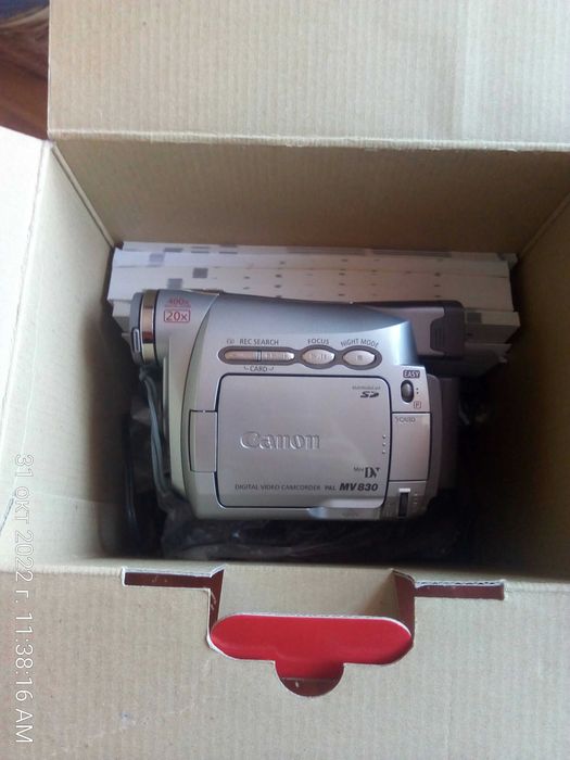 Видеокамера CANON MV 830