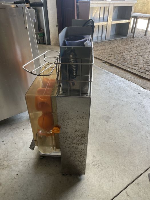 Máquina de sumos de laranja - Profissional