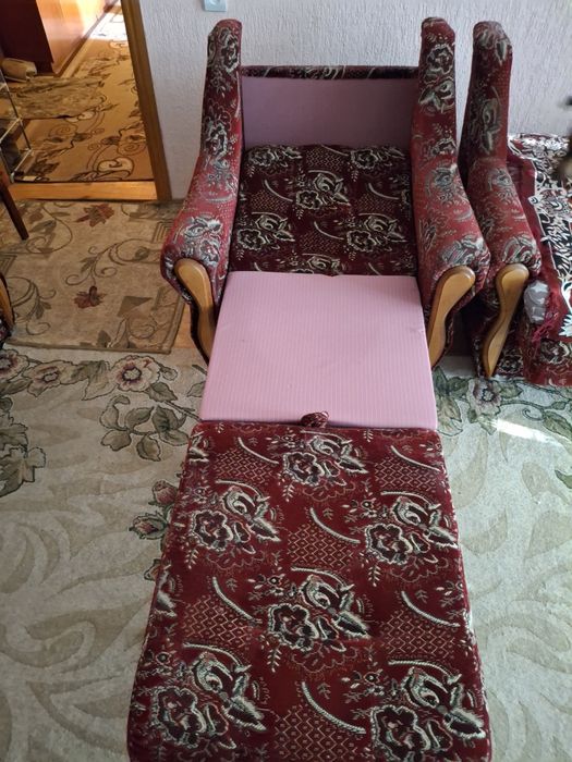Продам диван та розкладні крісла