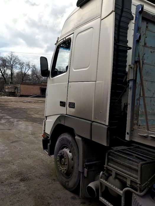 В продажу Вольво FH 12