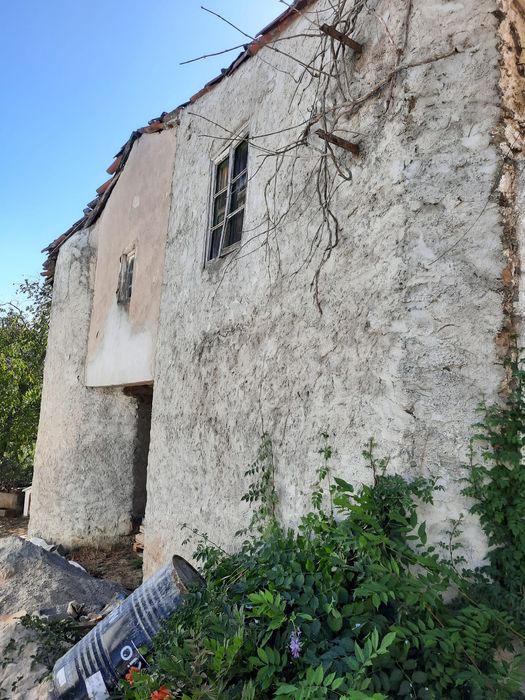 Casa antiga para venda - reconstruir(ler toda a descrição)