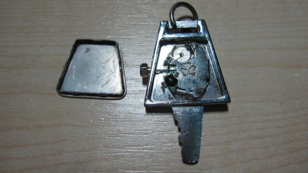 Часы брелок в виде ключа