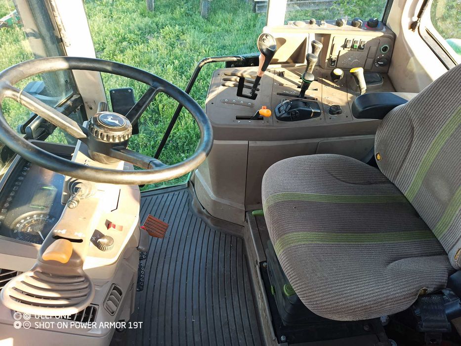 John Deere 6930.