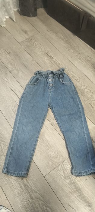 Джинси та штани на дівчинку