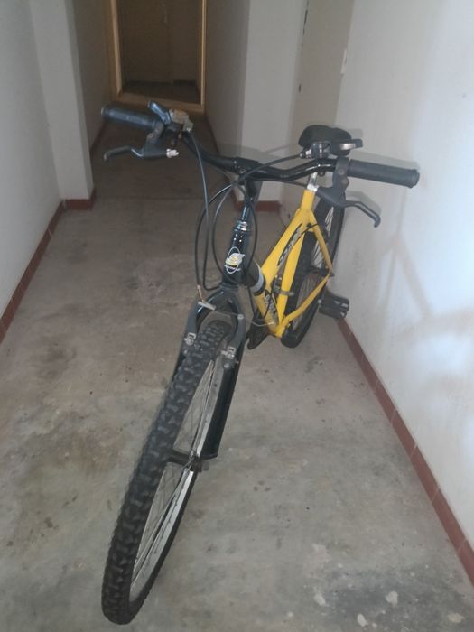 60€ bicicleta roda 26 pegar e andar