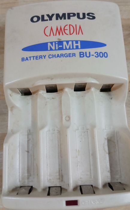 Зарядное устройство Olympus BU-300