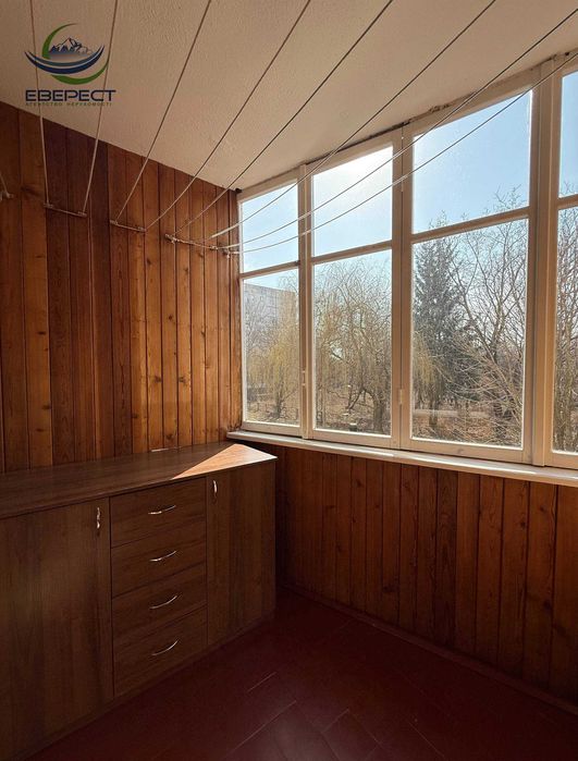 Продаж  3-кімнатної квартири на 2-му поверсі