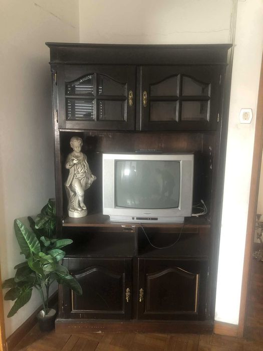 Móvel de televisão antigo