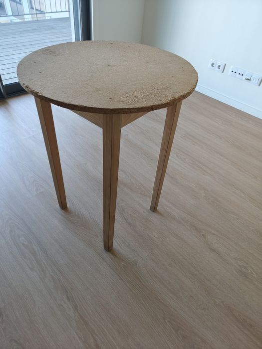 Small round table commonly referred to as 'camilha'.64752056625155120