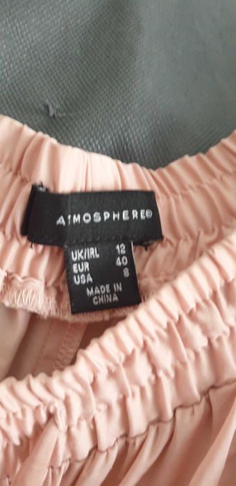 Saia acetina com aberturas