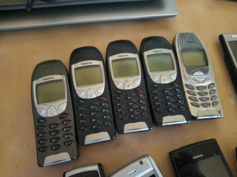 Coleção de 24 Telémoveis Nokias