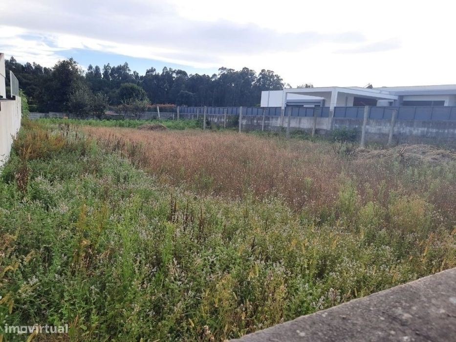 Vendo terreno para construção com 831m2 em S. Pedro de Avioso - Maia