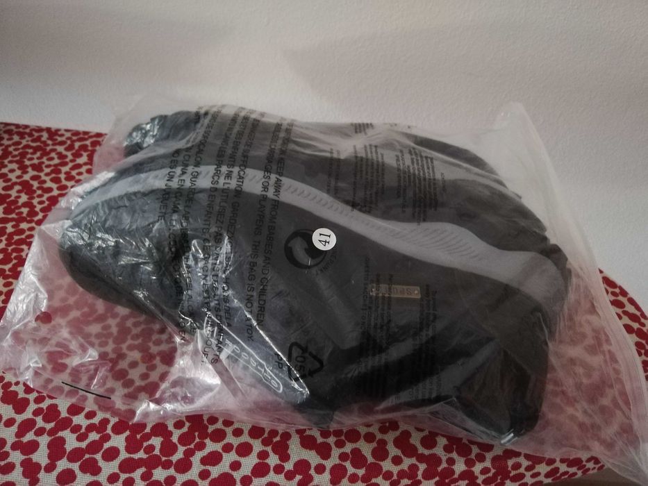 Sapatos pretos tam.41