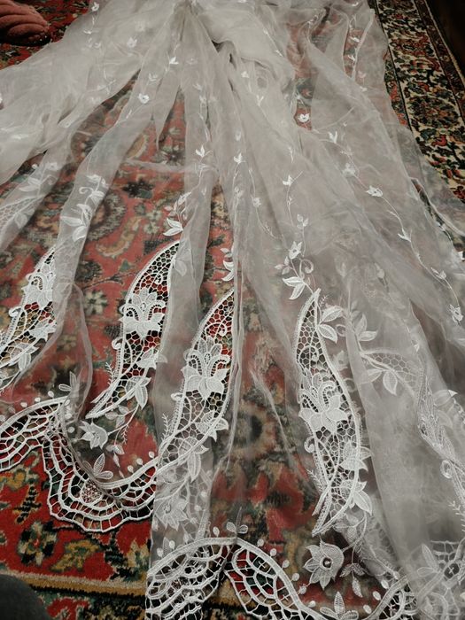 Тюль  3,90 ширина .довжина 2м 40під органзу ,готова з канвойгарна