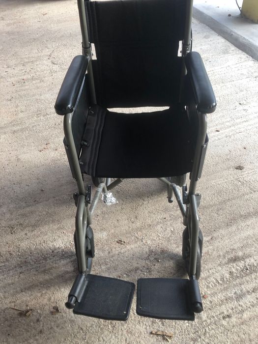 Cadeira de rodas como nova