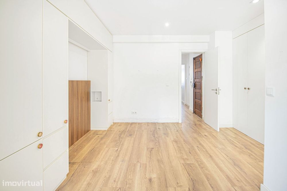 Apartamento T3+1 em Carnaxide