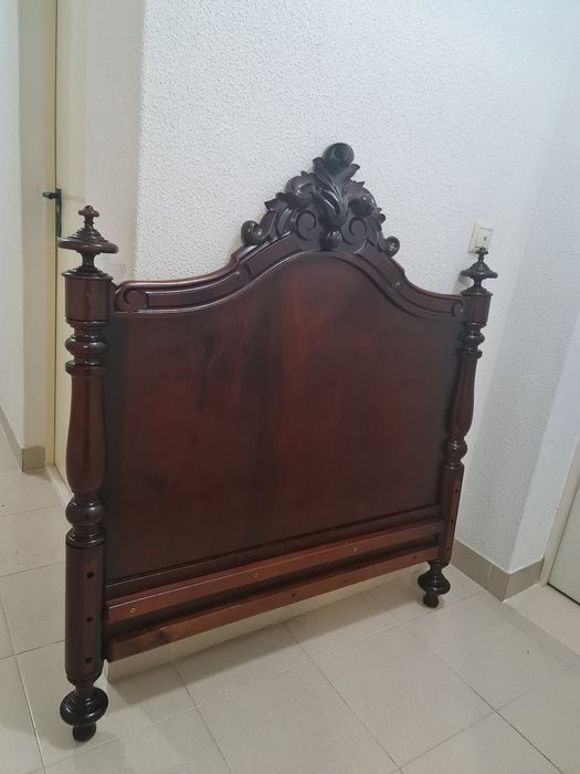 Bonita cama com mais de 100 anos