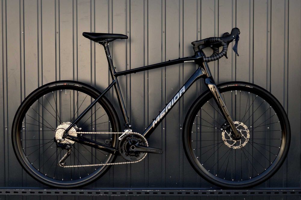 Wyjątkowo komfortowy gravel MERIDA SILEX 400 M GRX alu-carbon faktura Wysyłka RATY Gwarancja