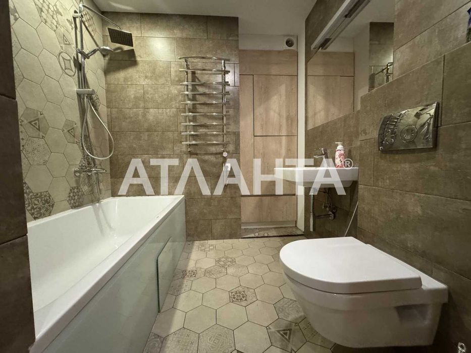 Продається затишна трьохкімнатна квартира-студія в ЖК  Парус.