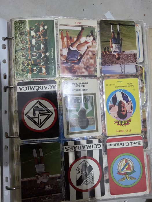 Lote Colecionismo Retro Anos 80/90: Cromos Futebol, 90210, Elvis e Calendários