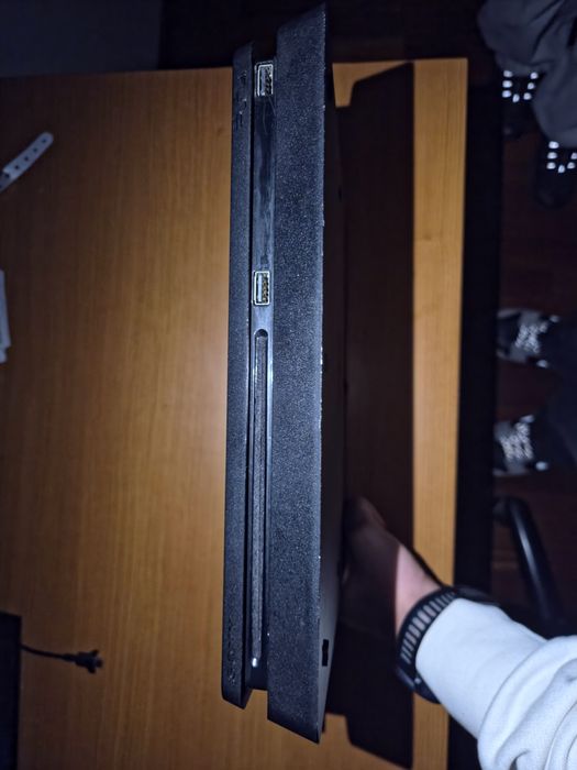 Ps4 Slim 500gb com comando e jogos