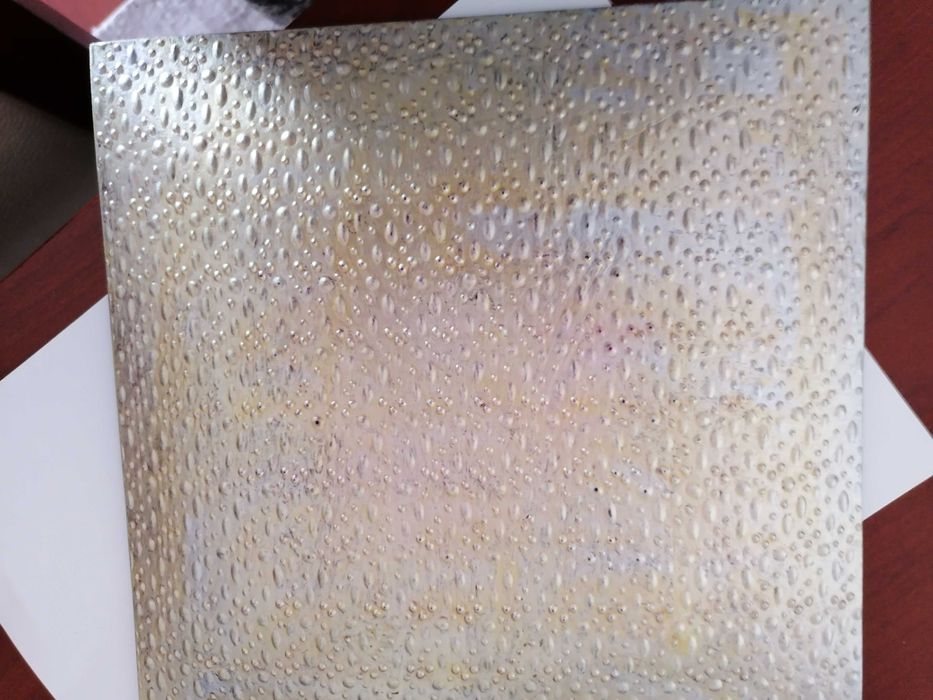 Prato de metal vidrado