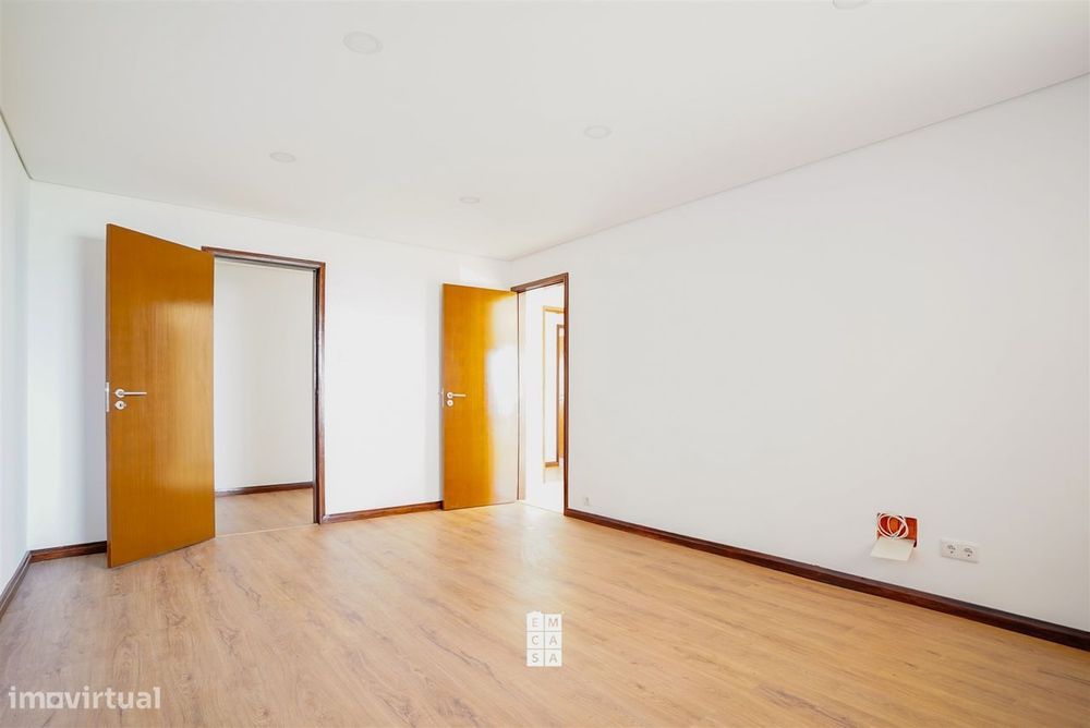 Apartamento T4 Venda em Oliveira de Azeméis, Santiago de Riba-Ul, Ul,