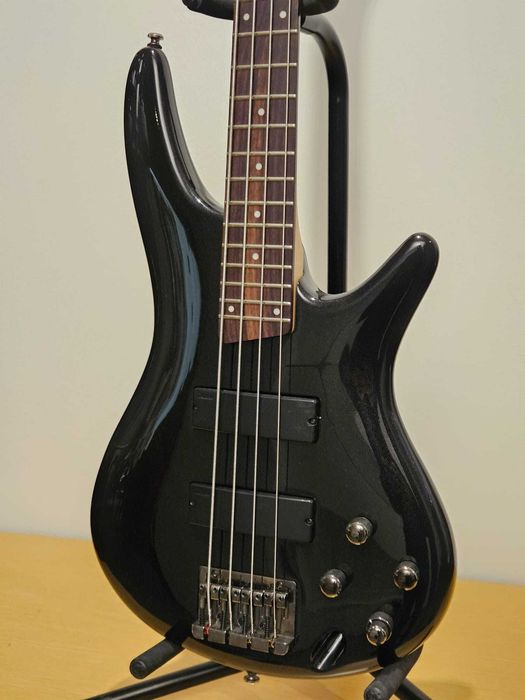 Ibanez SR300 Iron Pewter, baixo activo, 5 piece maple neck