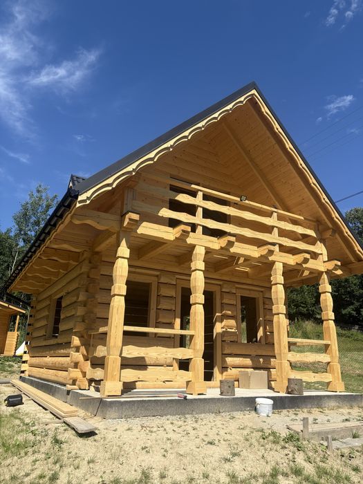 Domek , dom z bali i półbali