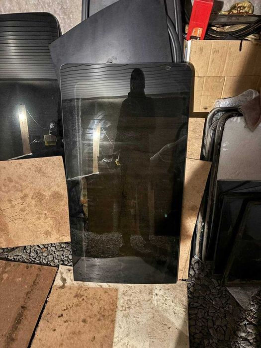 Бокове праве скло на Volkswagen T5