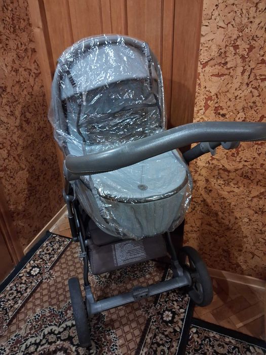 Дитяча прогулочна коляска