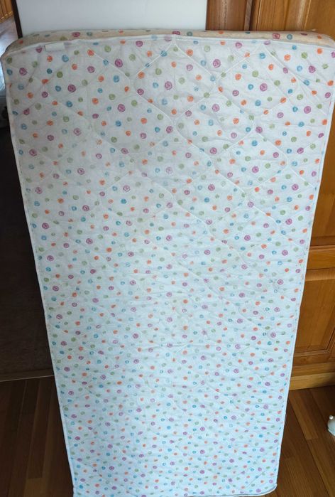 Berço/ cama em ferro para bebe / criança