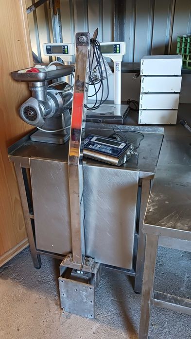 Balanças de suspensão fixas na parede.