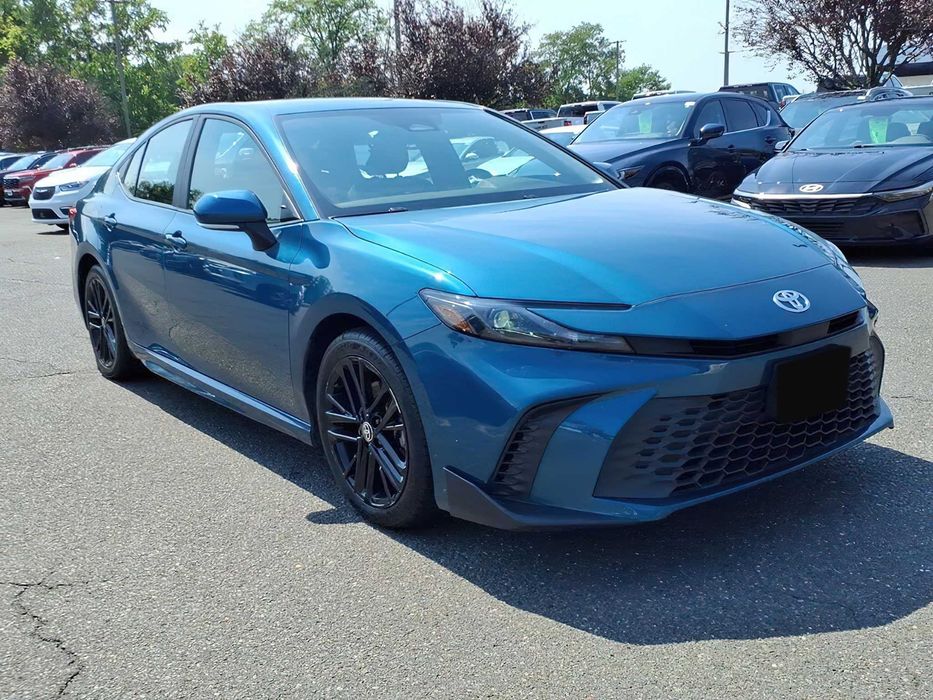 Toyota Camry      2025