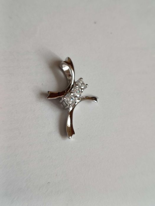 Delikatny krzyżyk z cyrkoniami Sterling Silver 925 Rodowany