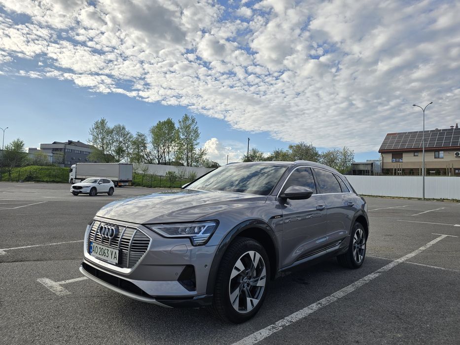 Продаж AUDI e-tron 55 Quattro / 95 кВт / Full-Led digital Matrix
2020