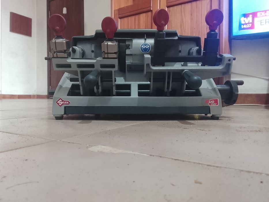 Máquina duplicadora de chaves SILCA DUO SFER