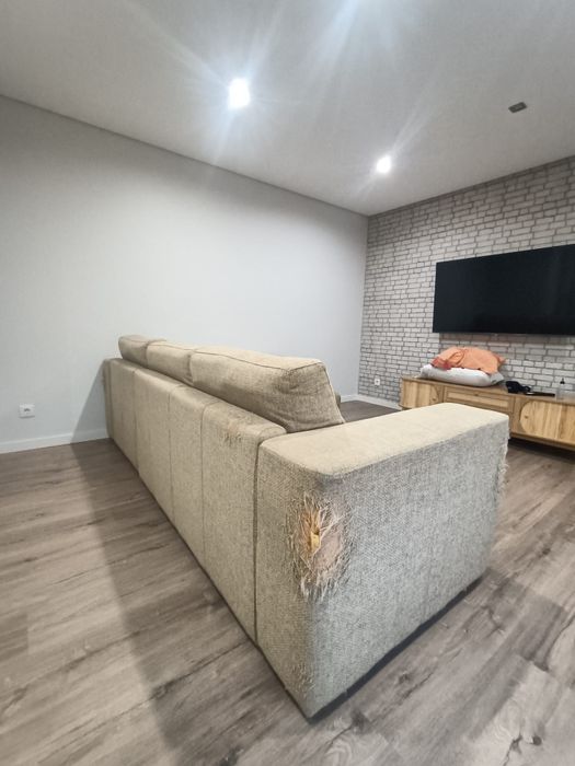 Dou Sofá com marcas de uso