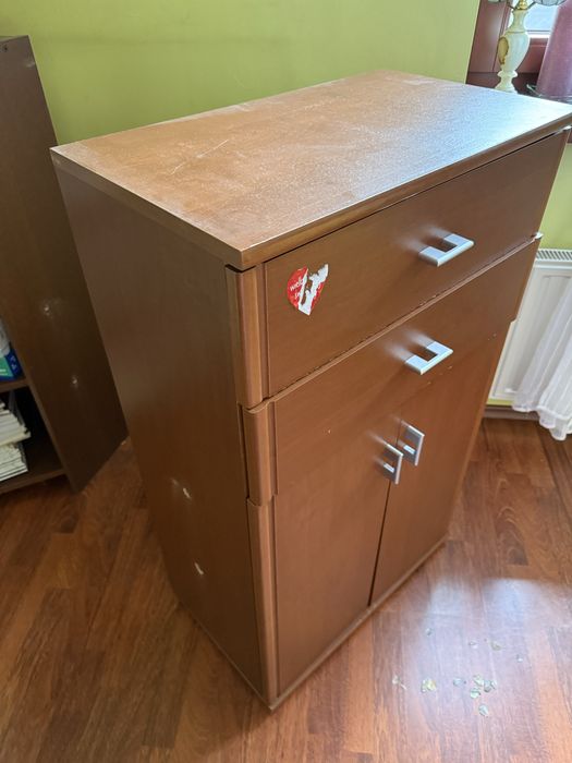 Oddam za darmo komode i  biurko