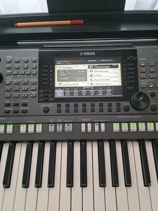 Keyboard Yamaha Psr s770.