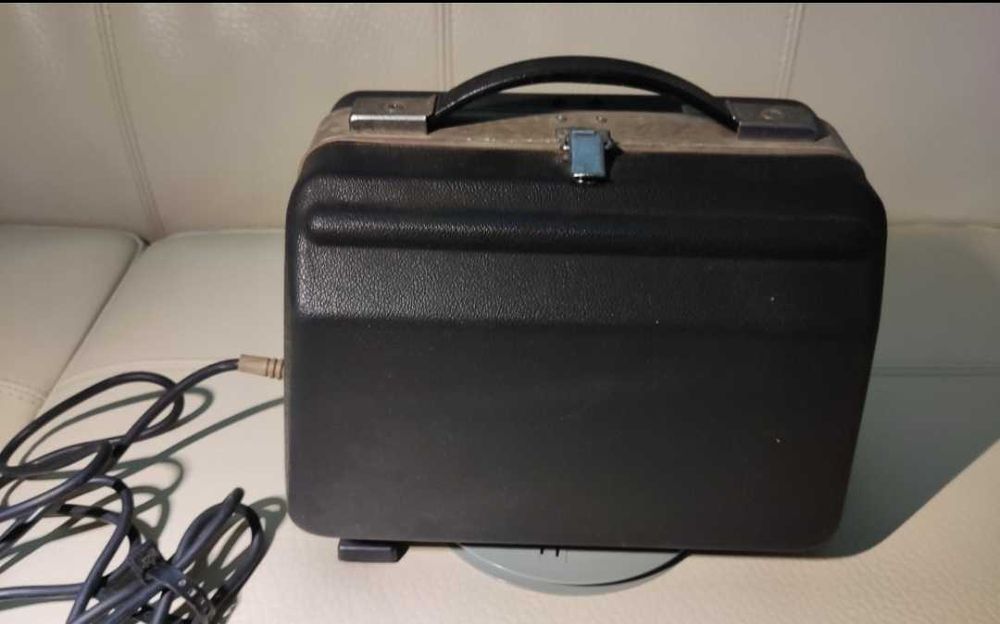 Super 8mm projetor "Raynox" modelo DU 707 TC