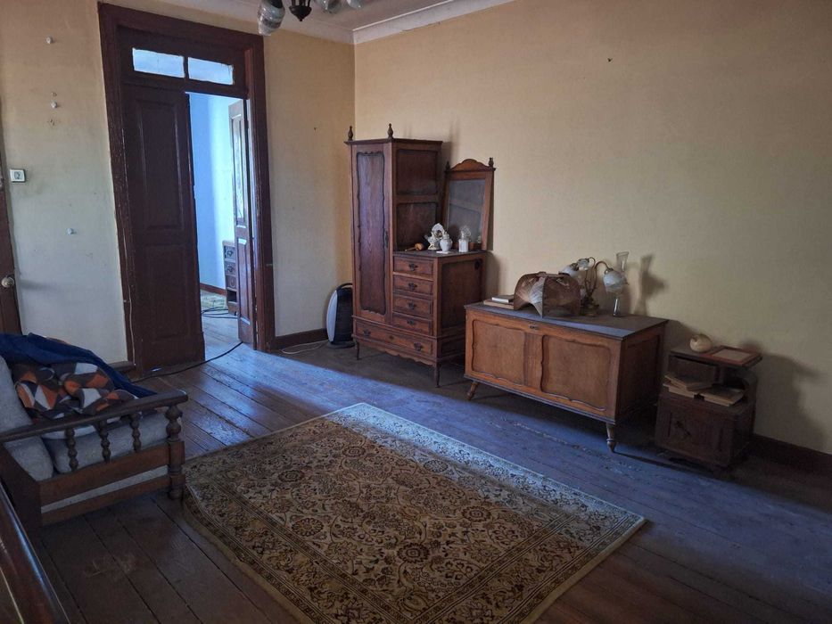 terreno com moradia para restaurar Maia centro