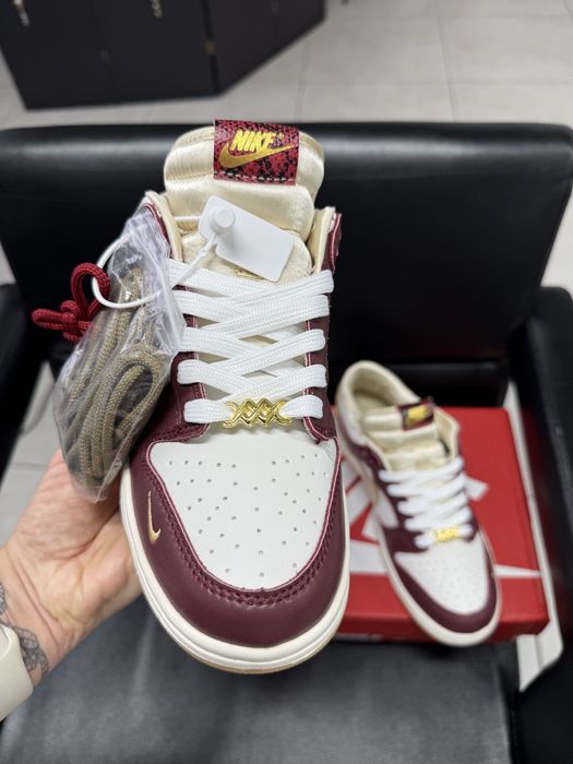Кеди Nike.