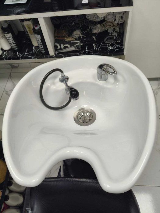 3 cadeiras e 2 lavatórios para melhor salão de beleza