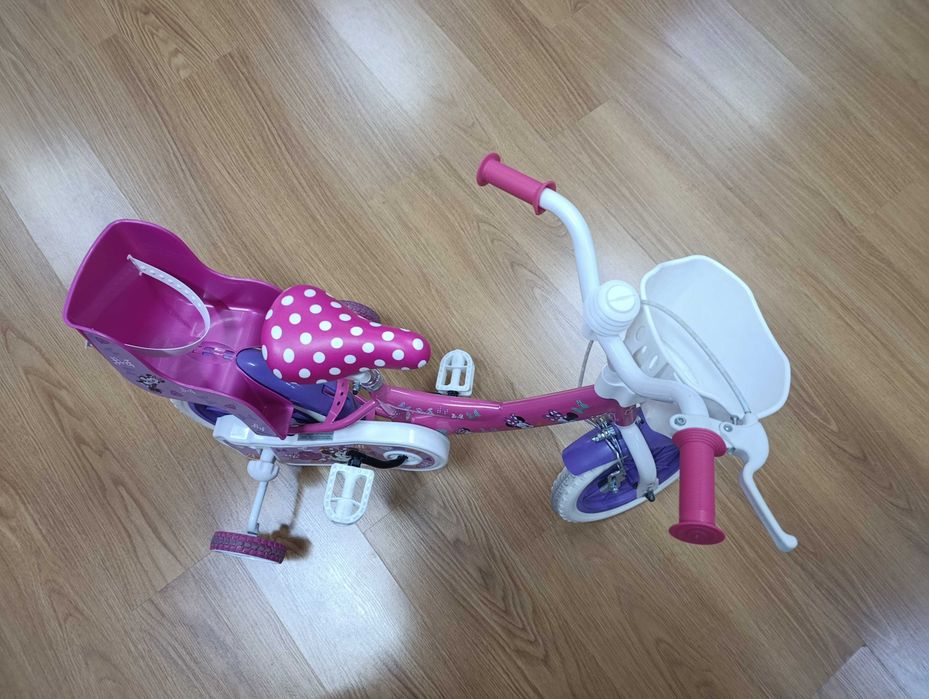 Bicicleta de menina quatro / seis  anos. Barby, como nova.
