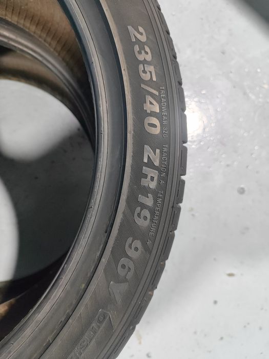 2 pneus aemi novos 235-40R19 Kumho - Oferta dos Portes