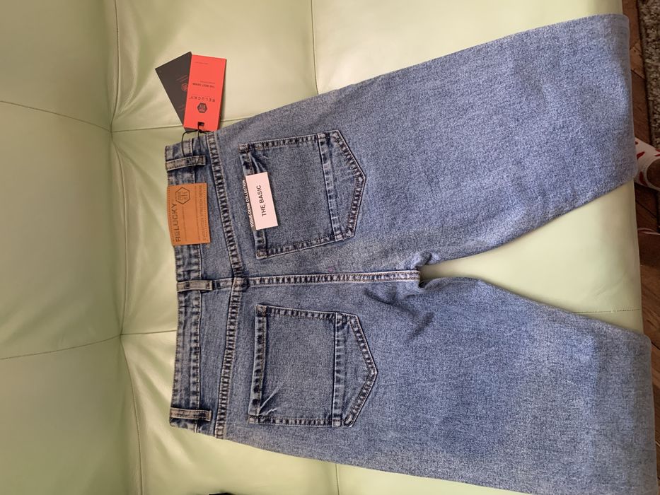 Продам джинсы новые
