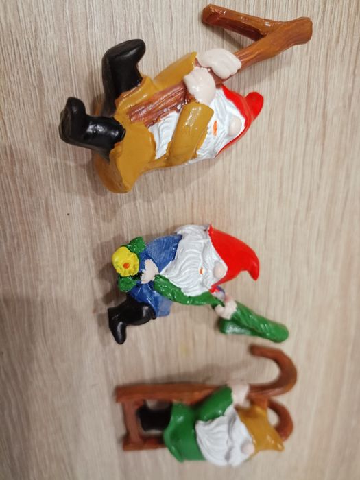 Figurki wiszące krasnal gnom
