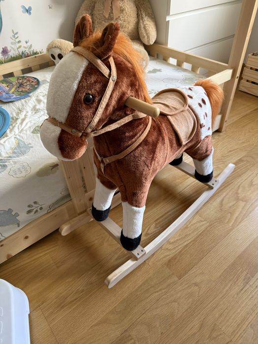 Cavalo de baloiço - com sons
