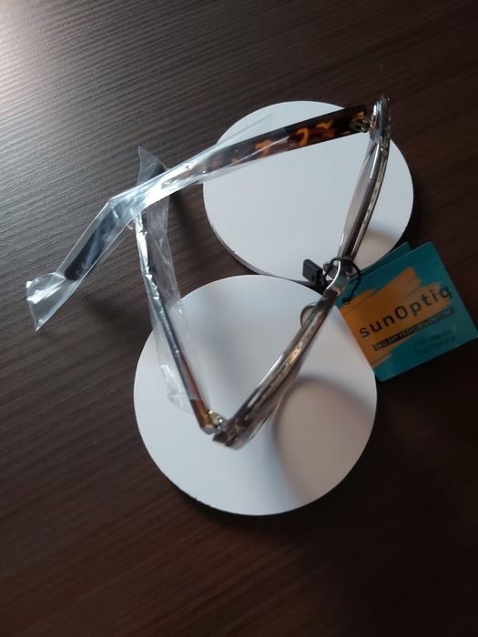 Okulary przeciwsłoneczne damskie, nowe.